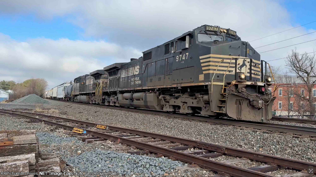 NS 9747 leads 16G.